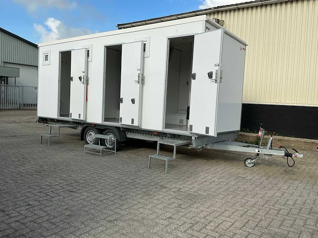 2018 easywagen 660 douchewagen met 3 doucheruimtes - afbeelding 1 van  62
