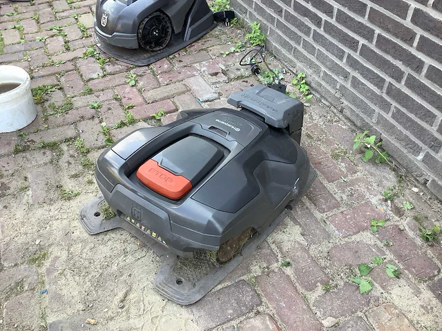 2018 husqvarna 310 robotmaaier - afbeelding 1 van  6