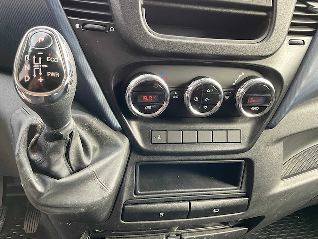 2018 iveco daily 35-160 himatic bedrijfswagen - afbeelding 8 van  25