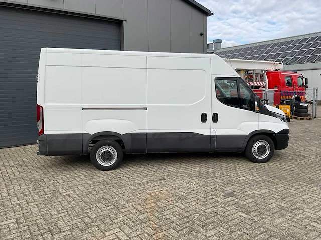 2018 iveco daily 35-160 himatic bedrijfswagen - afbeelding 23 van  25