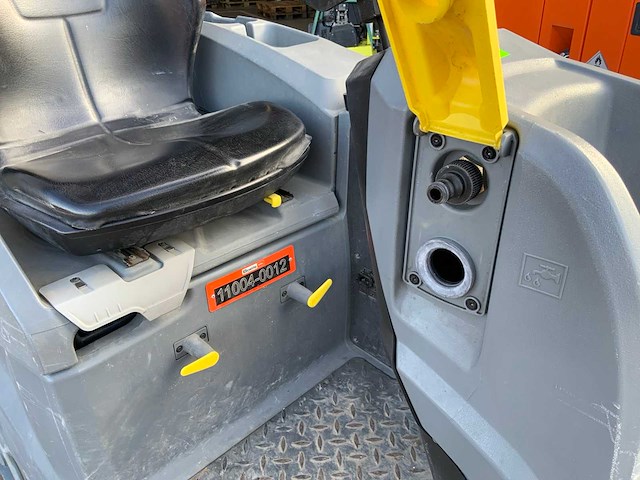 2018 kärcher professional b150r bp zelfrijdende schrobzuigmachine - afbeelding 2 van  17