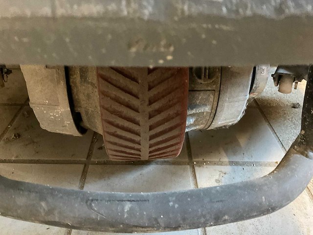 2018 kärcher professional b150r bp zelfrijdende schrobzuigmachine - afbeelding 6 van  17