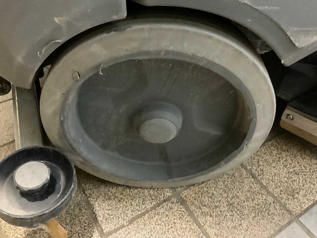 2018 kärcher professional b150r bp zelfrijdende schrobzuigmachine - afbeelding 7 van  17