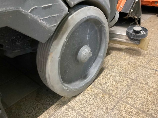 2018 kärcher professional b150r bp zelfrijdende schrobzuigmachine - afbeelding 8 van  17