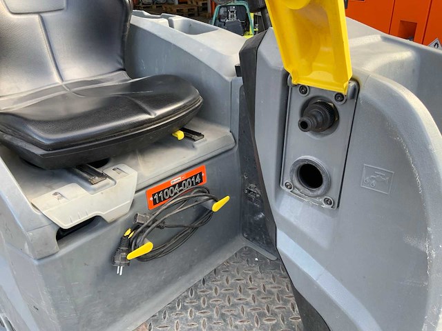 2018 kärcher professional b150r bp zelfrijdende schrobzuigmachine - afbeelding 2 van  16