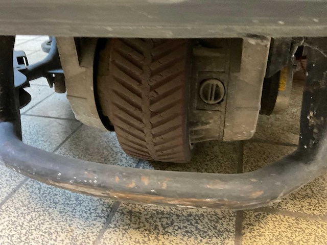 2018 kärcher professional b150r bp zelfrijdende schrobzuigmachine - afbeelding 6 van  16