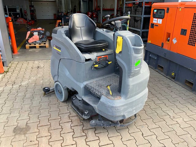 2018 kärcher professional b150r bp zelfrijdende schrobzuigmachine - afbeelding 1 van  16