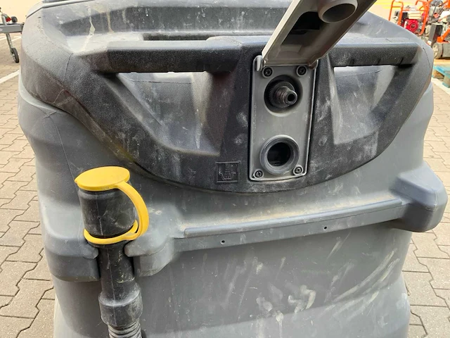 2018 kärcher professional b150r bp zelfrijdende schrobzuigmachine - afbeelding 4 van  15