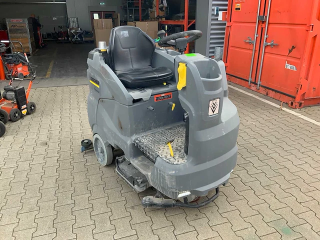 2018 kärcher professional b150r bp zelfrijdende schrobzuigmachine - afbeelding 1 van  15