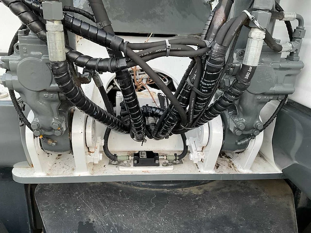 2018 komatsu pw148-10 banden graafmachine - afbeelding 11 van  42