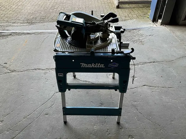 2018 makita flipper lf1000 afkortcirkelzaagmachine / zaagtafel - afbeelding 8 van  10