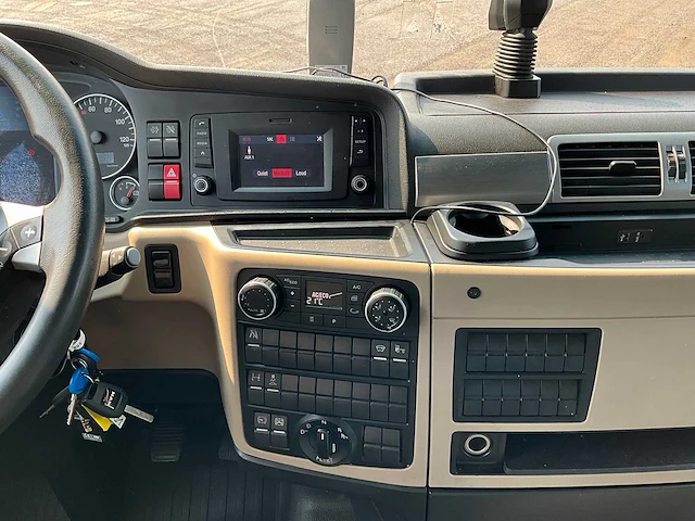 2018 man tgx 18.460 4x2 euro6 vrachtwagen - afbeelding 17 van  34