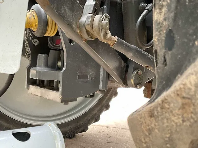 2018 massey ferguson 5609 dyna-4 tweewielaangedreven landbouwtractor (c-a) - afbeelding 3 van  34