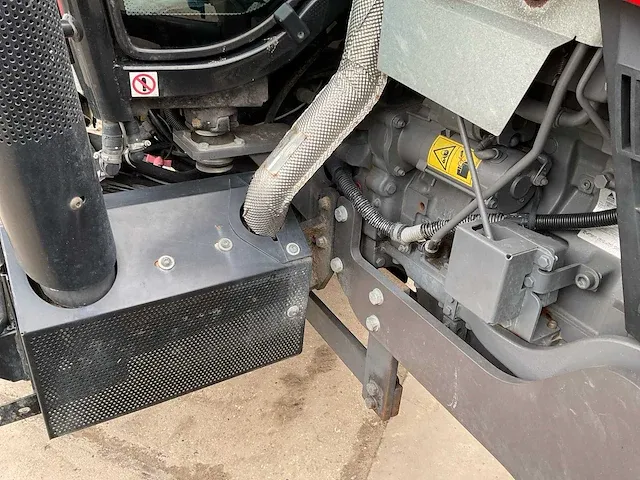 2018 massey ferguson 5609 dyna-4 tweewielaangedreven landbouwtractor (c-a) - afbeelding 8 van  34