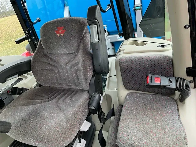 2018 massey ferguson 5609 dyna-4 tweewielaangedreven landbouwtractor (c-a) - afbeelding 16 van  34