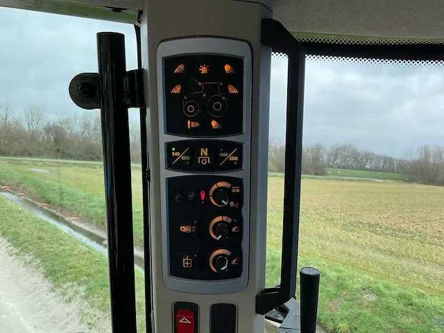 2018 massey ferguson 5609 dyna-4 tweewielaangedreven landbouwtractor (c-a) - afbeelding 19 van  34
