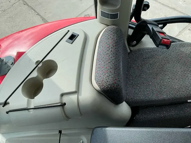 2018 massey ferguson 5609 dyna-4 tweewielaangedreven landbouwtractor (c-a) - afbeelding 26 van  34
