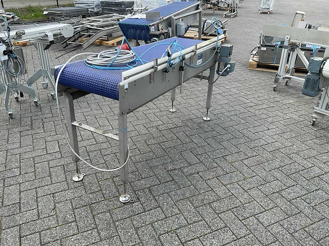 2018 niverplast conveyor transport filled boxes transportband - afbeelding 1 van  8