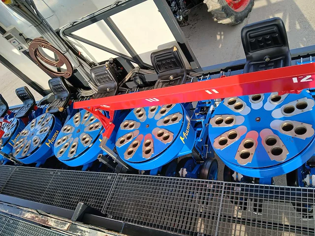 2018 nkgtm12 12 rijige knolselderie plantmachine - afbeelding 28 van  50