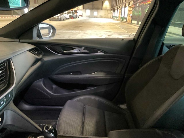 2018 opel insignia sports tourer 2.0 cdti business executive - afbeelding 19 van  37
