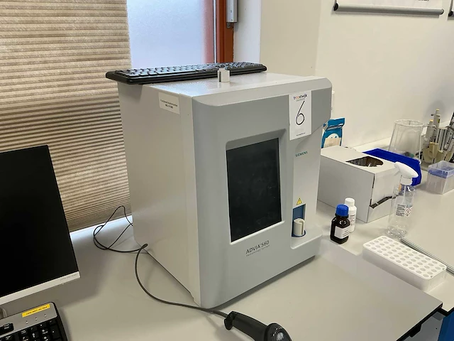 2018 siemens advia 560 hematologie analyse apparaat - afbeelding 4 van  10