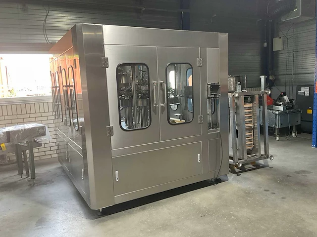 2018 sozhou yaoshi 7gf18/18/6 automatische co2 afvulmachine pet-flessen - afbeelding 6 van  24
