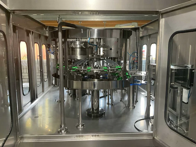 2018 sozhou yaoshi 7gf18/18/6 automatische co2 afvulmachine pet-flessen - afbeelding 8 van  24