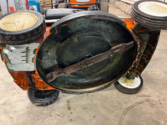 2018 stihl rm 4 rv / husqvarna grasmaaier (2x) - afbeelding 8 van  32