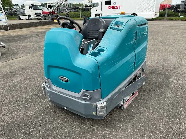 2018 tennant t17 zelfrijdende schrobmachine - afbeelding 1 van  32