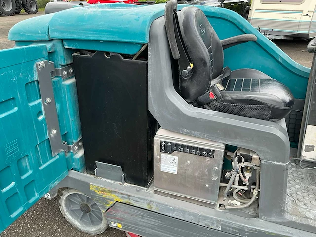 2018 tennant t17 zelfrijdende schrobmachine - afbeelding 16 van  32