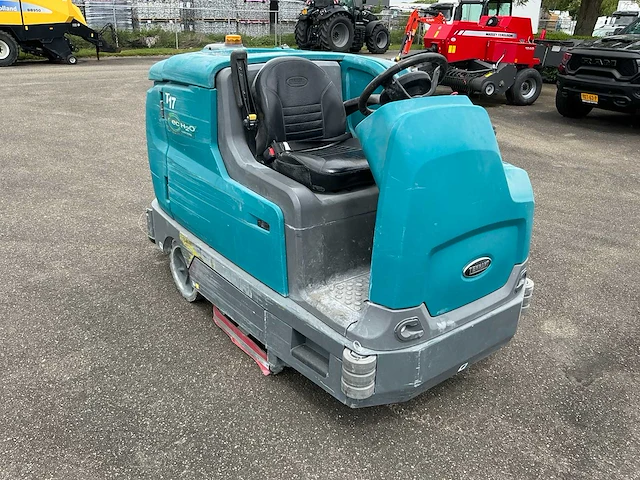 2018 tennant t17 zelfrijdende schrobmachine - afbeelding 12 van  32