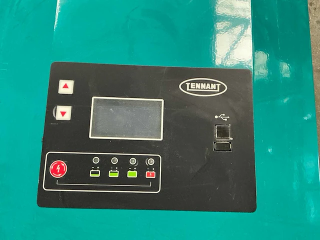 2018 tennant t17 zelfrijdende schrobmachine - afbeelding 24 van  32