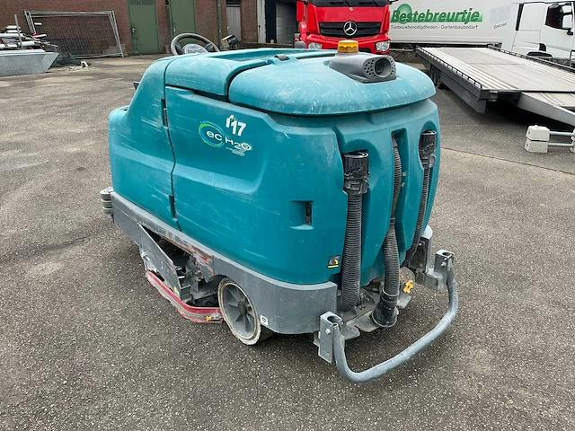 2018 tennant t17 zelfrijdende schrobmachine - afbeelding 27 van  32