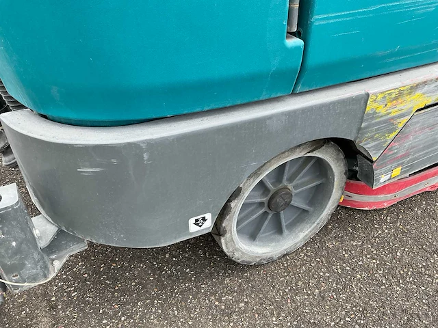 2018 tennant t17 zelfrijdende schrobmachine - afbeelding 31 van  32