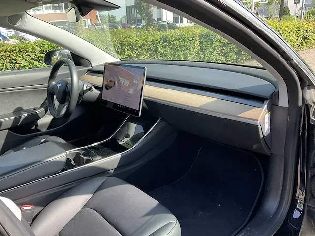 2018 tesla model 3 personenauto - afbeelding 10 van  32