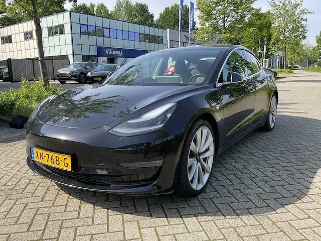 2018 tesla model 3 personenauto - afbeelding 1 van  32