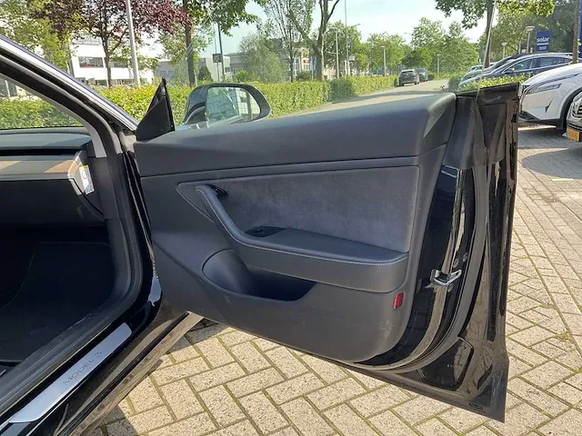 2018 tesla model 3 personenauto - afbeelding 13 van  32