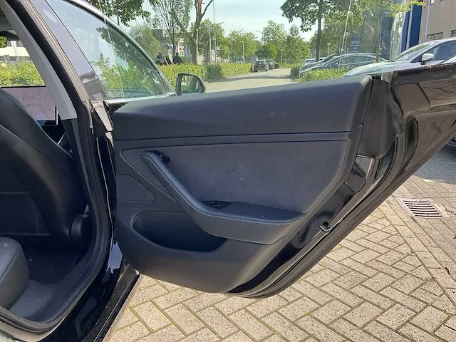2018 tesla model 3 personenauto - afbeelding 15 van  32