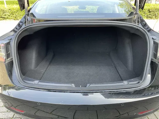 2018 tesla model 3 personenauto - afbeelding 21 van  32