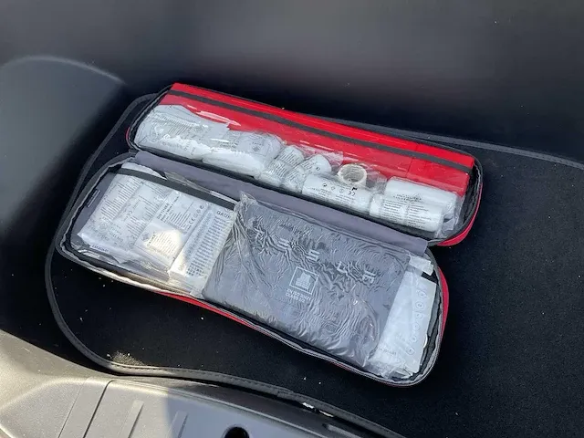 2018 tesla model 3 personenauto - afbeelding 24 van  32