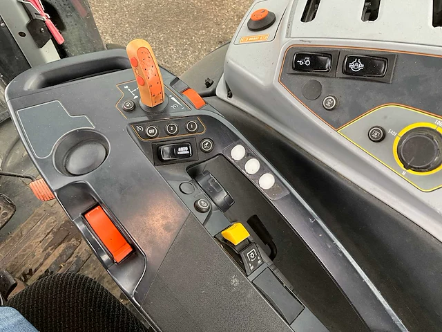 2018 valtra t214 a vierwielaangedreven landbouwtractor - afbeelding 29 van  41