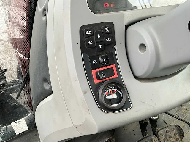 2018 valtra t214 a vierwielaangedreven landbouwtractor - afbeelding 35 van  41