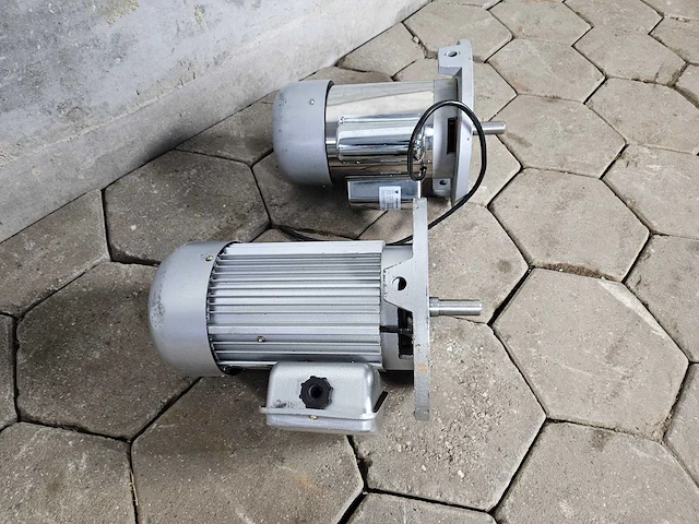 2019 - bkk-30 - elektromotor (2x) - afbeelding 2 van  3