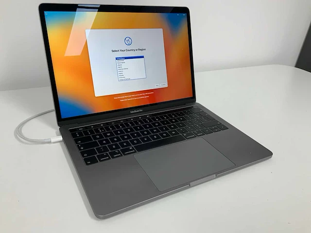2019 apple 13-inch macbook pro muhn2n/a laptop - afbeelding 3 van  6