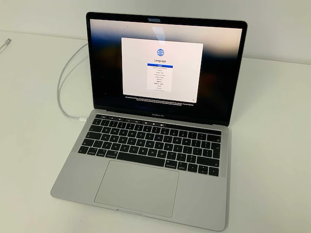 2019 apple 13-inch macbook pro muhn2n/a laptop - afbeelding 1 van  4