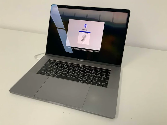2019 apple a2141 15-inch macbook pro mv912n/a laptop - afbeelding 1 van  5
