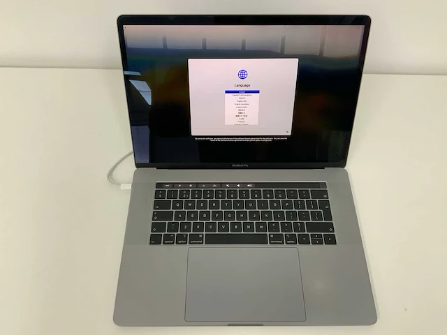 2019 apple a2141 15-inch macbook pro mv912n/a laptop - afbeelding 2 van  5