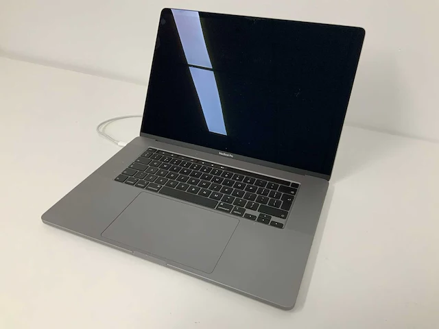 2019 apple a2141 16-inch macbook pro mvvj2n/a laptop - afbeelding 1 van  4