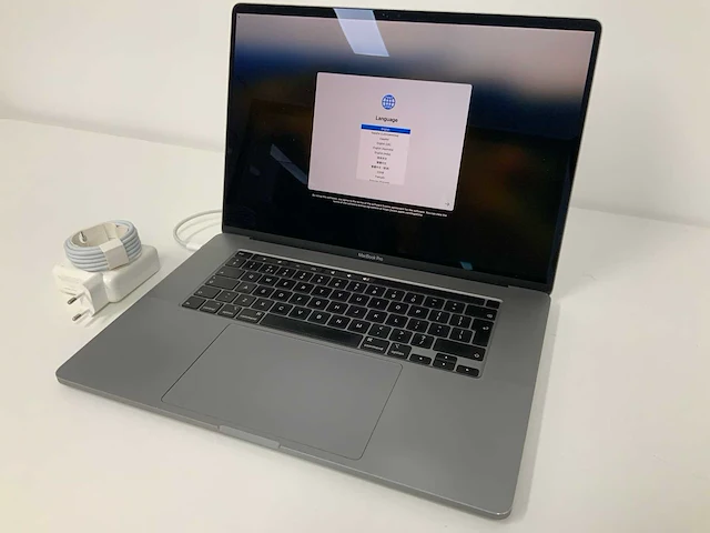 2019 apple a2141 16-inch macbook pro mvvk2n/a laptop - afbeelding 1 van  5