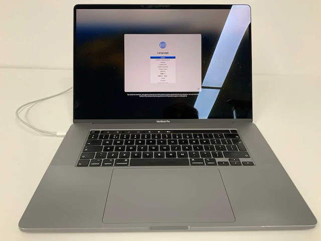 2019 apple a2141 16-inch macbook pro mvvk2n/a laptop - afbeelding 2 van  4